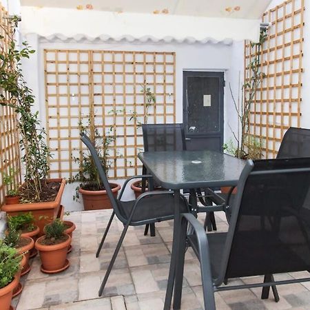 Beautiful New Apartment In Petralona Atenas Exterior foto