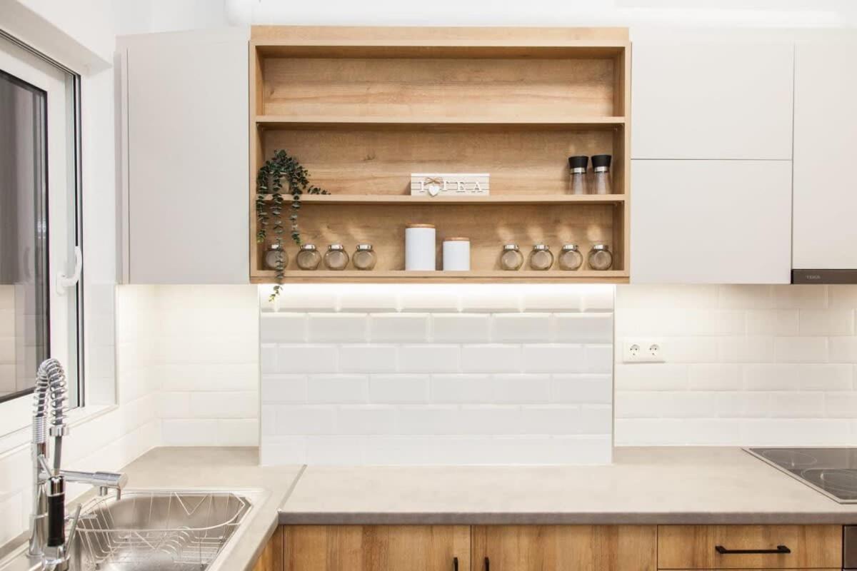 Beautiful New Apartment In Petralona Atenas Exterior foto