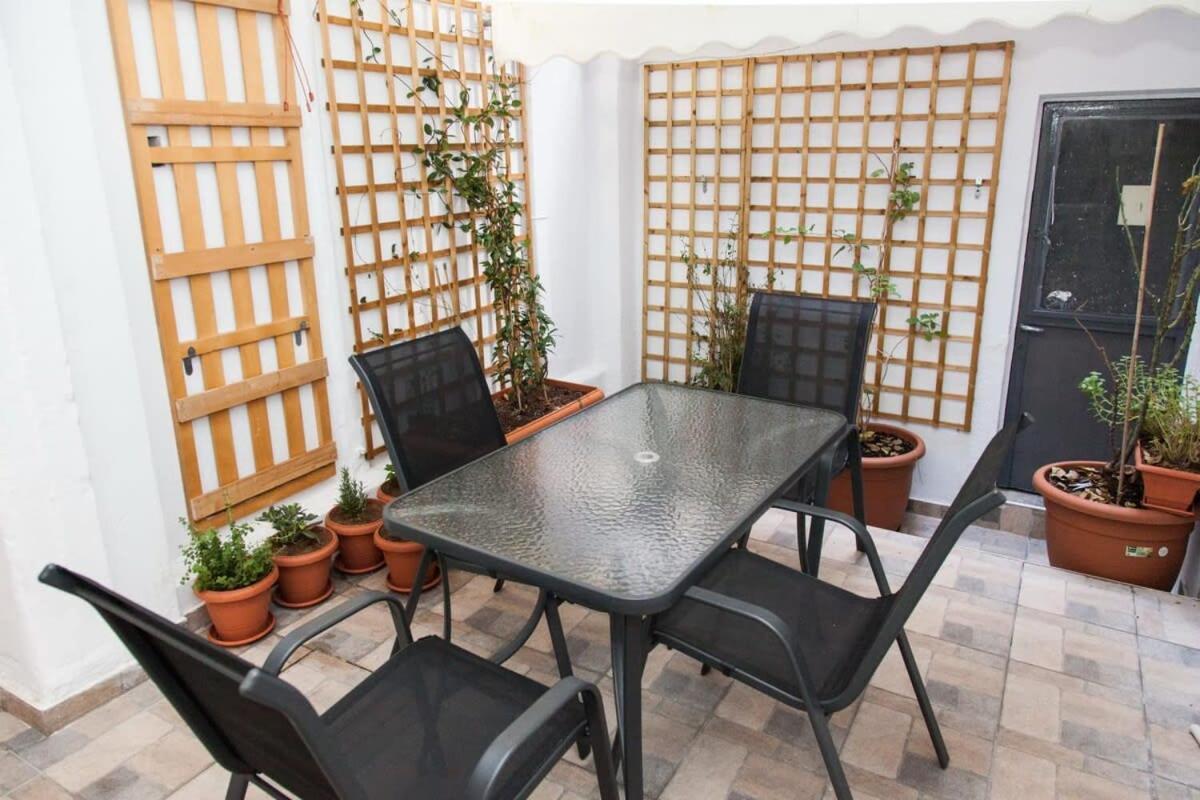 Beautiful New Apartment In Petralona Atenas Exterior foto