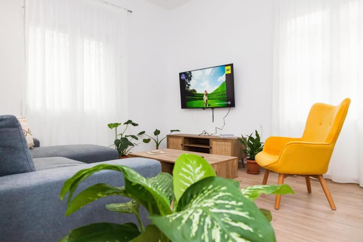 Beautiful New Apartment In Petralona Atenas Exterior foto