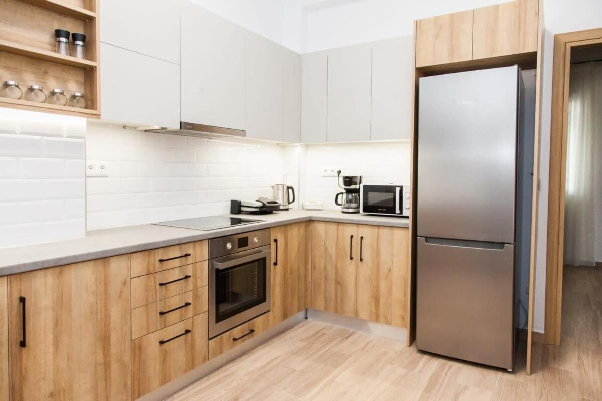 Beautiful New Apartment In Petralona Atenas Exterior foto